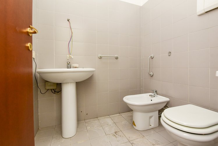 (4.25) Quadrilocale - Erba, Via Adua Erba