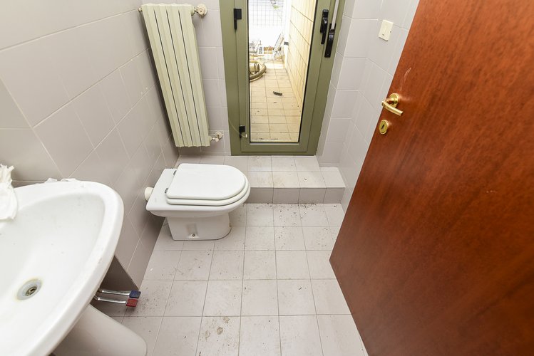 (4.25) Quadrilocale - Erba, Via Adua Erba