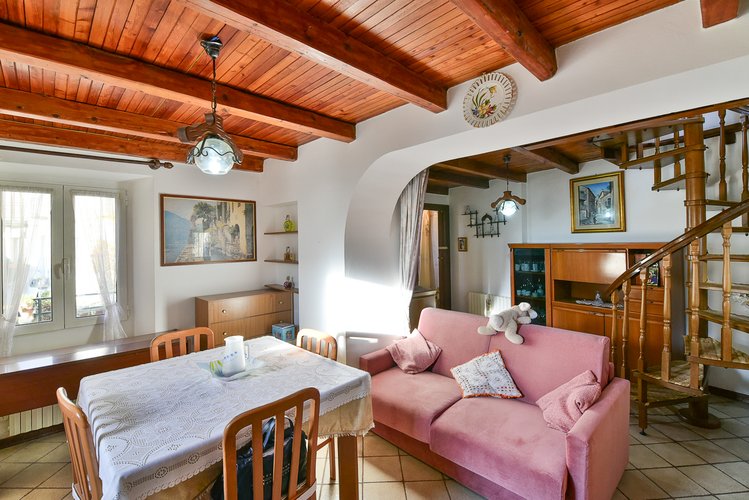 CARATE URIO (37/25) Carate Urio