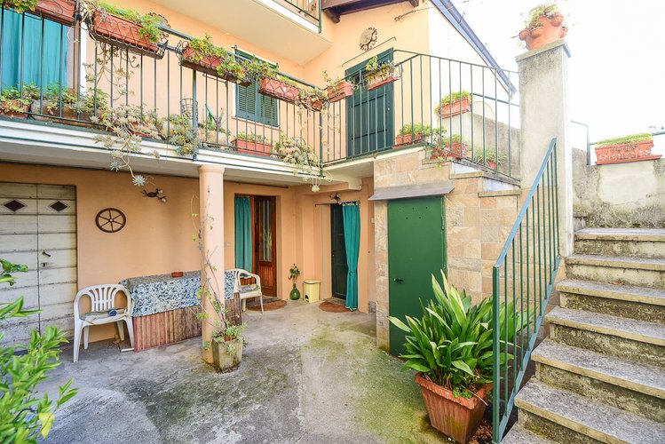 CARATE URIO (37/25) Carate Urio