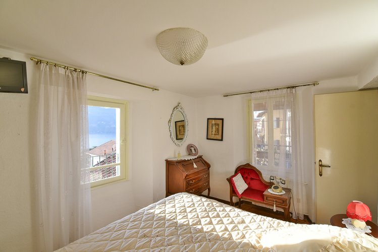 CARATE URIO (37/25) Carate Urio