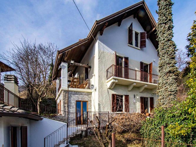 Val Brembilla Gerosa, ottima villa singola con giardino e box auto