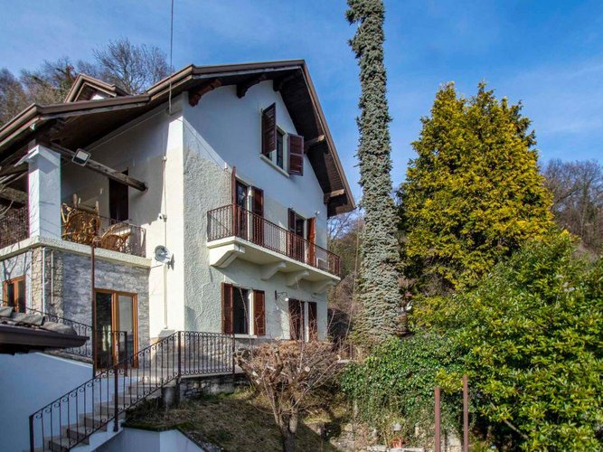 Val Brembilla Gerosa, ottima villa singola con giardino e box auto Val Brembilla