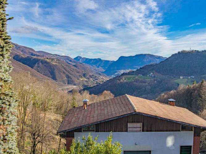 Val Brembilla Gerosa, ottima villa singola con giardino e box auto Val Brembilla