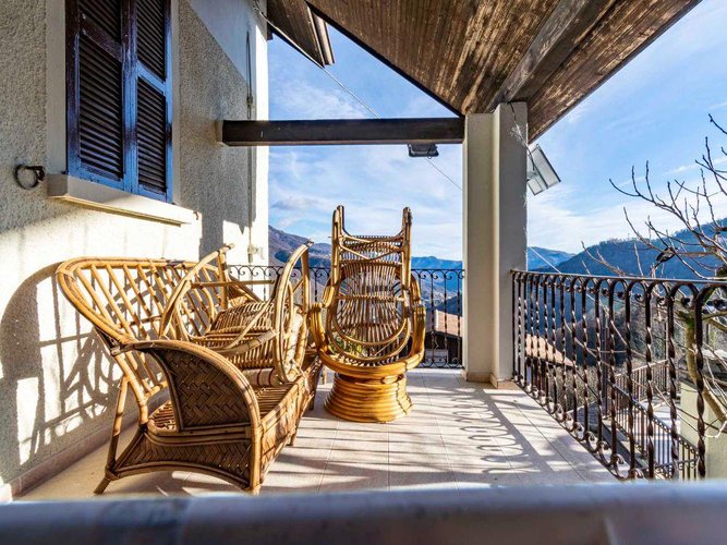 Val Brembilla Gerosa, ottima villa singola con giardino e box auto Val Brembilla