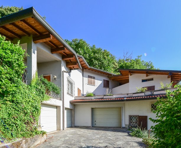 (26.25) Villa - Erba, Via dei Frassini