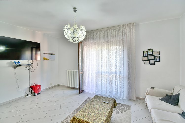 (34.25) Trilocale - Erba, Via San Maurizio