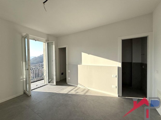 Ampio trilocale panoramico Pontida