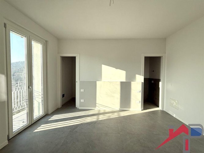 Ampio trilocale panoramico Pontida