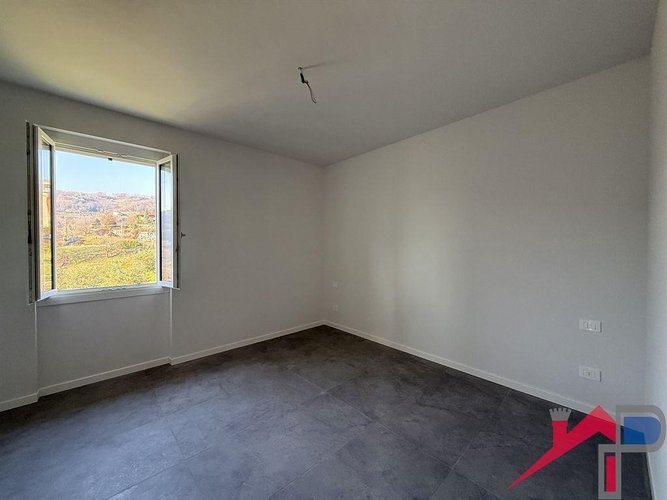 Ampio trilocale panoramico Pontida