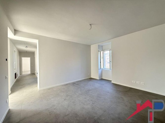 Ampio trilocale panoramico Pontida