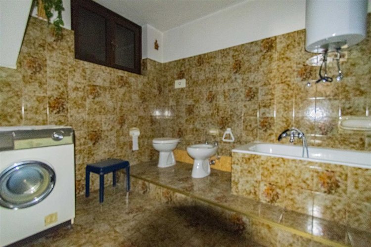 Algua Sambusita, grazioso trilocale arredato con terrazzo e box Algua