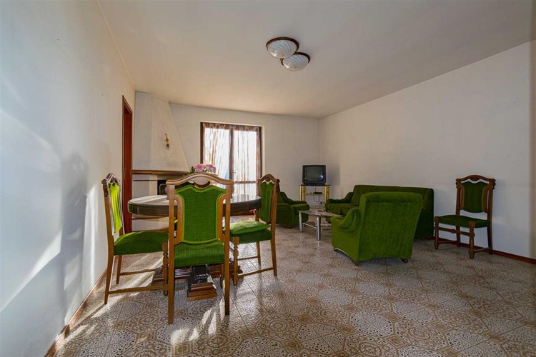 Algua Sambusita, grazioso trilocale arredato con terrazzo e box Algua