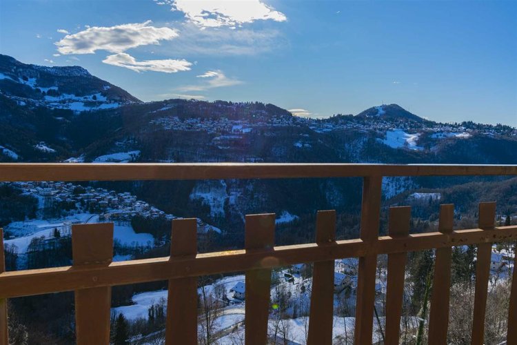 Algua Sambusita, grazioso trilocale arredato con terrazzo e box Algua