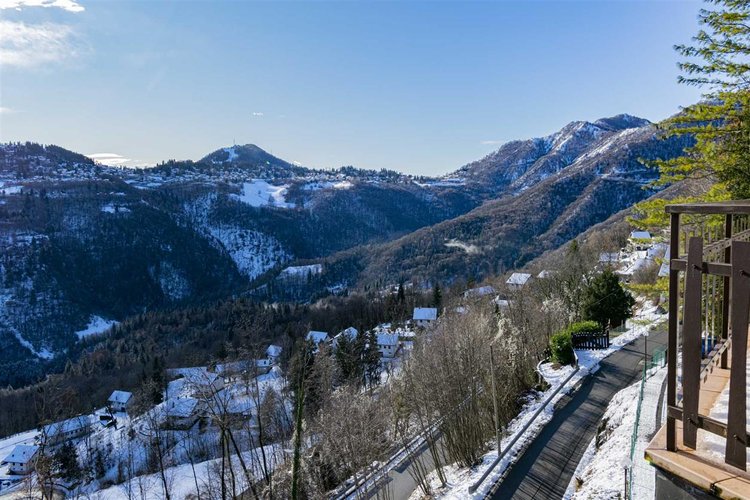 Algua Sambusita, grazioso trilocale arredato con terrazzo e box Algua