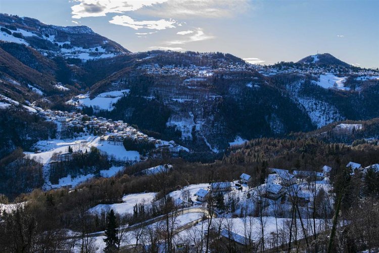 Algua Sambusita, grazioso trilocale arredato con terrazzo e box Algua