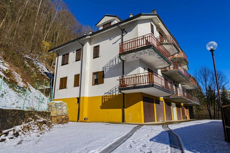 Algua Sambusita, grazioso trilocale arredato con terrazzo e box