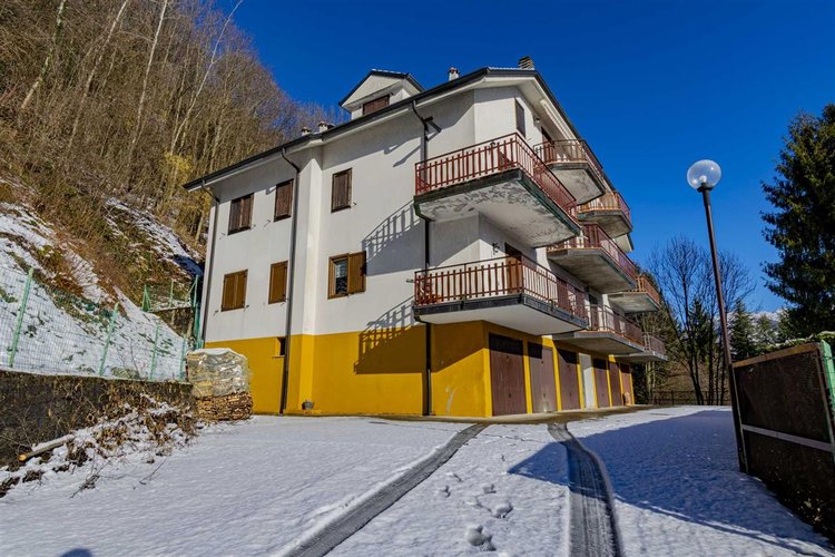 Algua Sambusita, grazioso trilocale arredato con terrazzo e box Algua