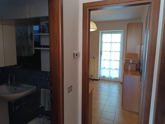 Serina, imperdibile trilocale balconato con box auto e cantine Serina