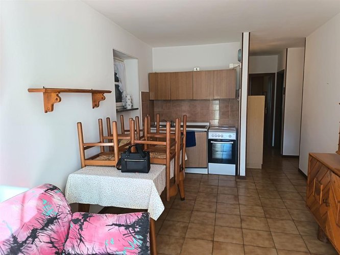 Serina, imperdibile trilocale balconato con box auto e cantine Serina