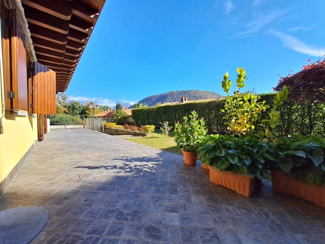 QUADRILOCALE PIANO TERRA CON GIARDINO Trescore Balneario