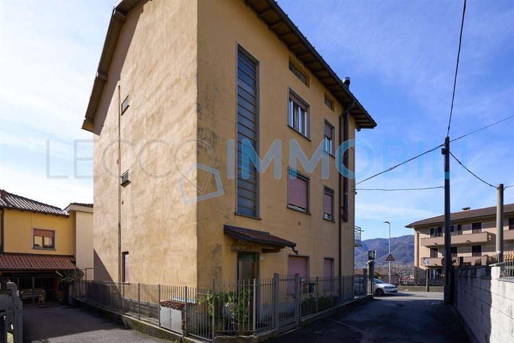 LA CASA NEL PICCOLO CONTESTO Calolziocorte