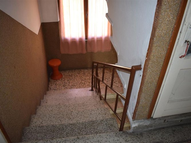 Algua contrada Rosolo, in casa d'epoca, quadrilocale con box auto e giardino Algua