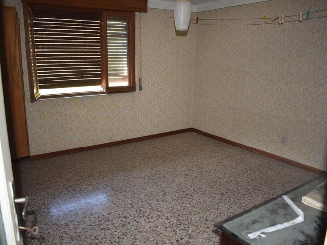 Algua contrada Rosolo, in casa d'epoca, quadrilocale con box auto e giardino Algua