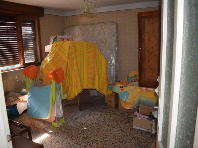 Algua contrada Rosolo, in casa d'epoca, quadrilocale con box auto e giardino Algua