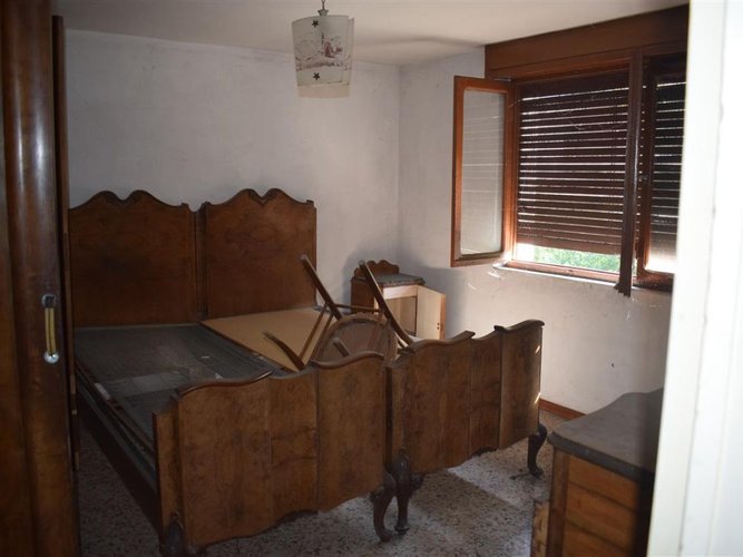 Algua contrada Rosolo, in casa d'epoca, quadrilocale con box auto e giardino Algua