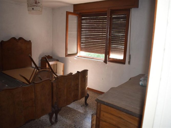 Algua contrada Rosolo, in casa d'epoca, quadrilocale con box auto e giardino Algua