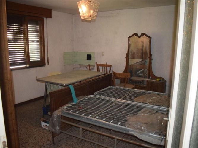 Algua contrada Rosolo, in casa d'epoca, quadrilocale con box auto e giardino Algua