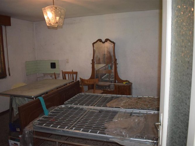 Algua contrada Rosolo, in casa d'epoca, quadrilocale con box auto e giardino Algua