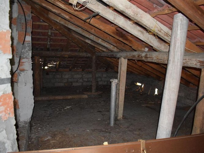 Algua contrada Rosolo, in casa d'epoca, quadrilocale con box auto e giardino Algua