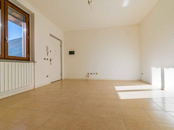 San Giovanni Bianco, ottimo trilocale con giardino privato, box auto e cantina San Giovanni Bianco