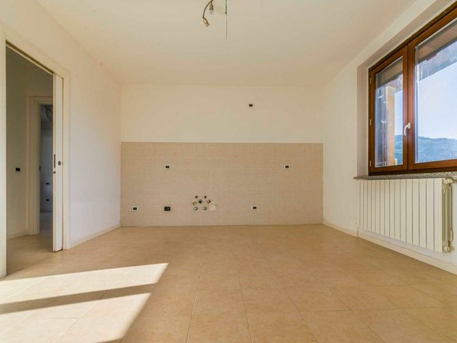 San Giovanni Bianco, ottimo trilocale con giardino privato, box auto e cantina San Giovanni Bianco