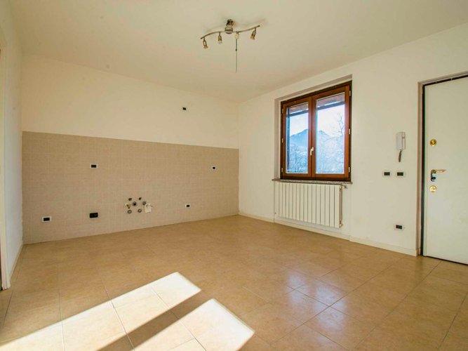 San Giovanni Bianco, ottimo trilocale con giardino privato, box auto e cantina San Giovanni Bianco