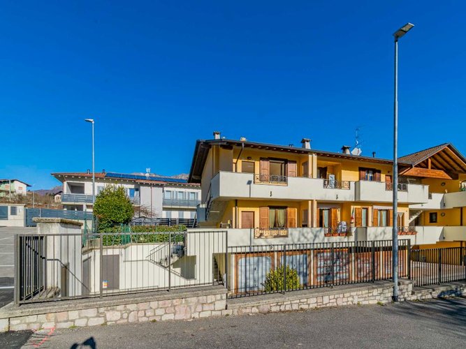 San Giovanni Bianco, ottimo trilocale con giardino privato, box auto e cantina San Giovanni Bianco