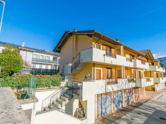 San Giovanni Bianco, ottimo trilocale con giardino privato, box auto e cantina San Giovanni Bianco