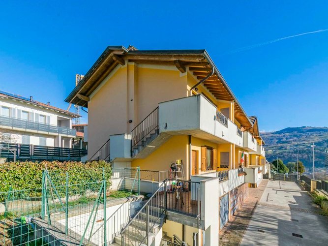 San Giovanni Bianco, ottimo trilocale con giardino privato, box auto e cantina San Giovanni Bianco