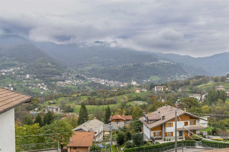 Rota Imagna vendesi bilocale balconato Rota d'Imagna