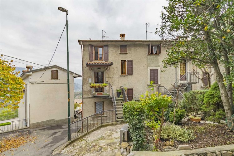 Rota Imagna vendesi bilocale balconato Rota d'Imagna