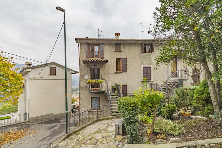 Rota Imagna vendesi bilocale balconato Rota d'Imagna