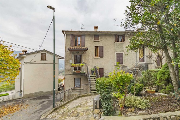 Rota Imagna vendesi bilocale balconato Rota d'Imagna