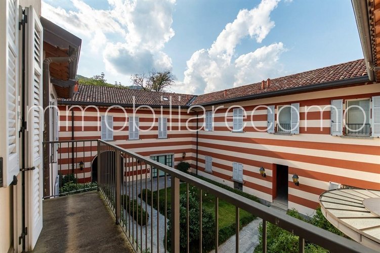 In villa d’epoca con parco Como