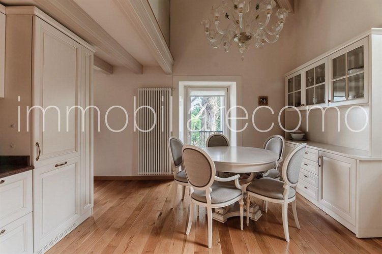 In villa d’epoca con parco Como