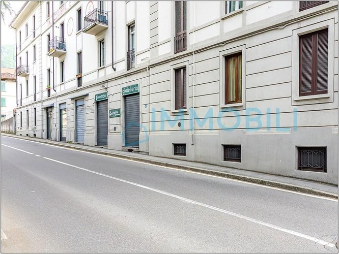 IL NEGOZIO FRONTE STRADA Lecco