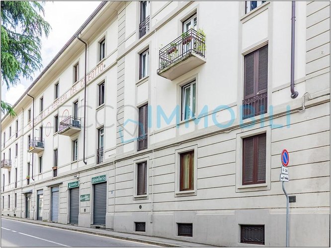 IL NEGOZIO FRONTE STRADA Lecco