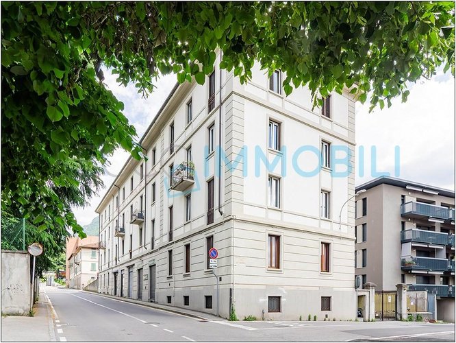 IL NEGOZIO FRONTE STRADA Lecco