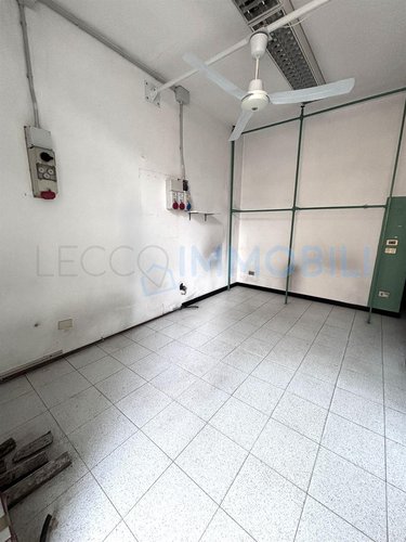 IL NEGOZIO FRONTE STRADA Lecco